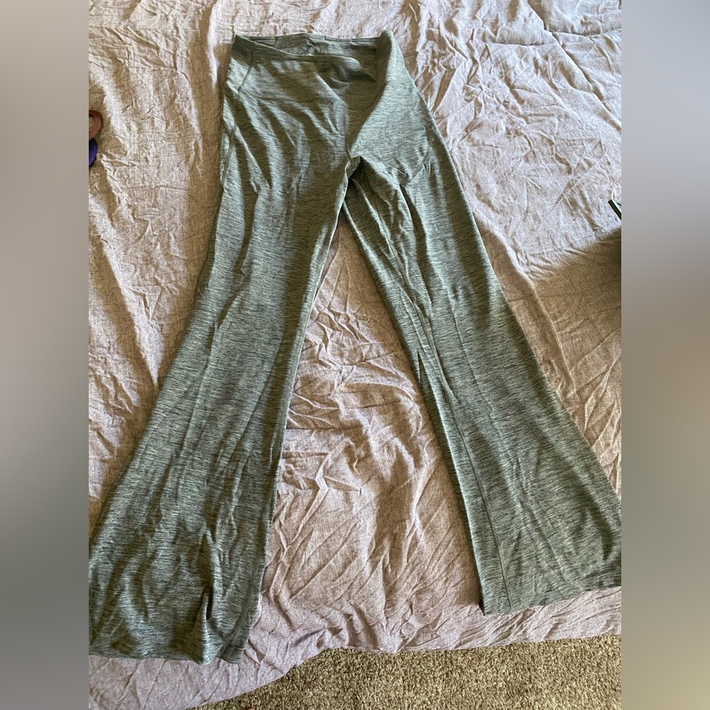 NWOT Lululemon into the Grove flare